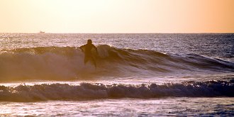 Playa Hermosa Surfer Kunstdruck 